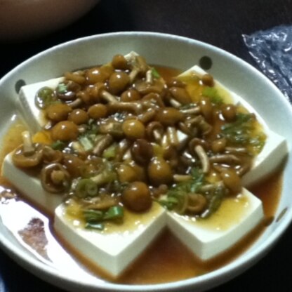 湯豆腐の上に乗せました(*ﾟｰﾟ*)
生姜入りで、とっても美味しかったです♪